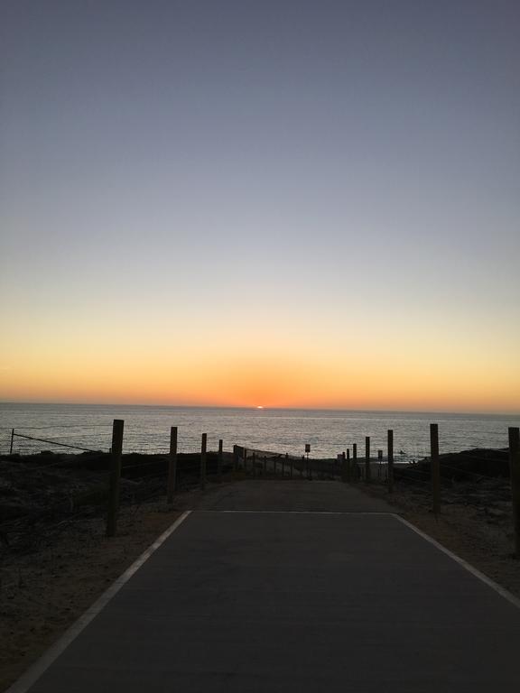 Magnificent Beach Retreat Jindalee ภายนอก รูปภาพ