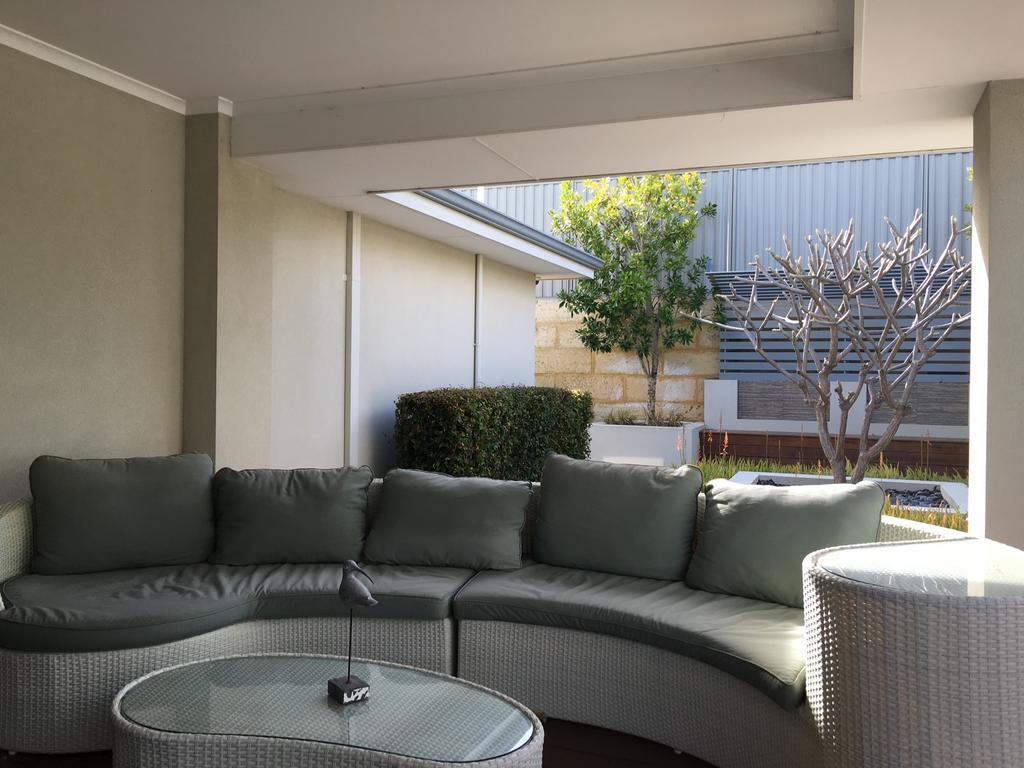 Magnificent Beach Retreat Jindalee ภายนอก รูปภาพ