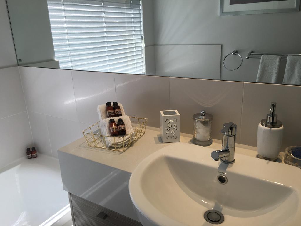 Magnificent Beach Retreat Jindalee ภายนอก รูปภาพ