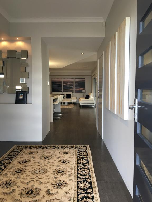 Magnificent Beach Retreat Jindalee ภายนอก รูปภาพ