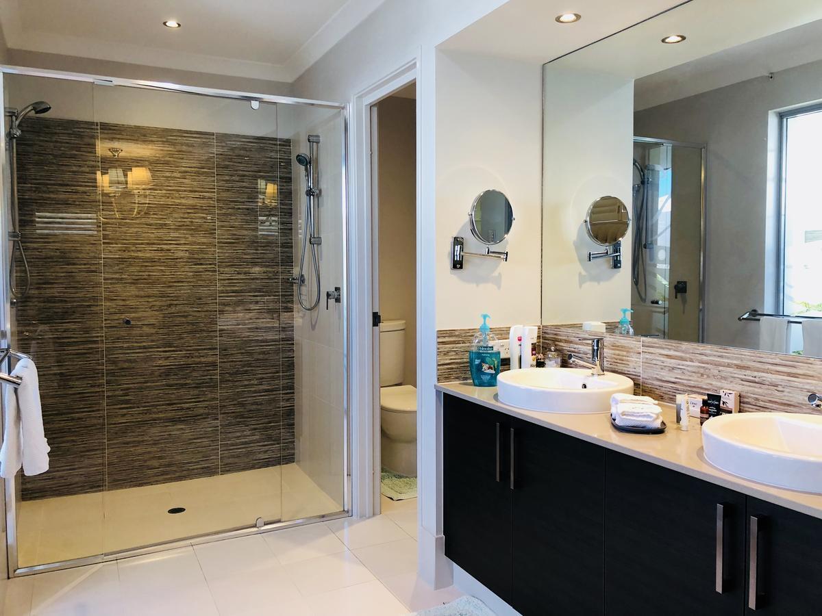 Magnificent Beach Retreat Jindalee ภายนอก รูปภาพ
